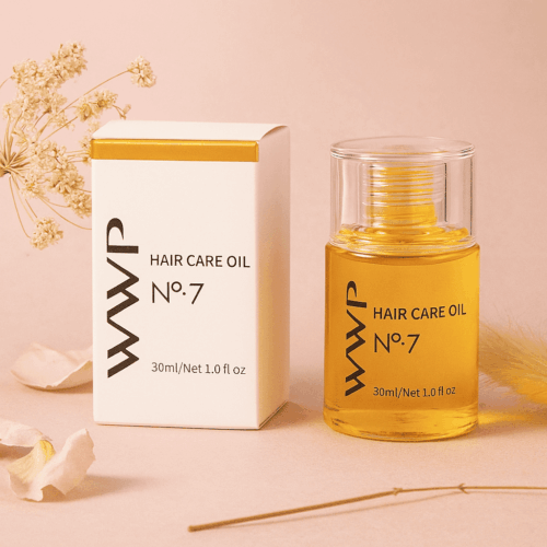 Sérum cheveux abîmés naturel dans un décor féminin et minimaliste